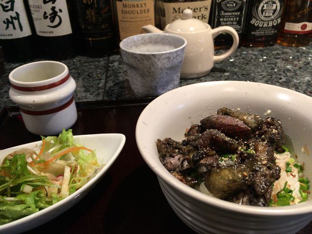 びすとろ とや、炭火焼き鳥丼